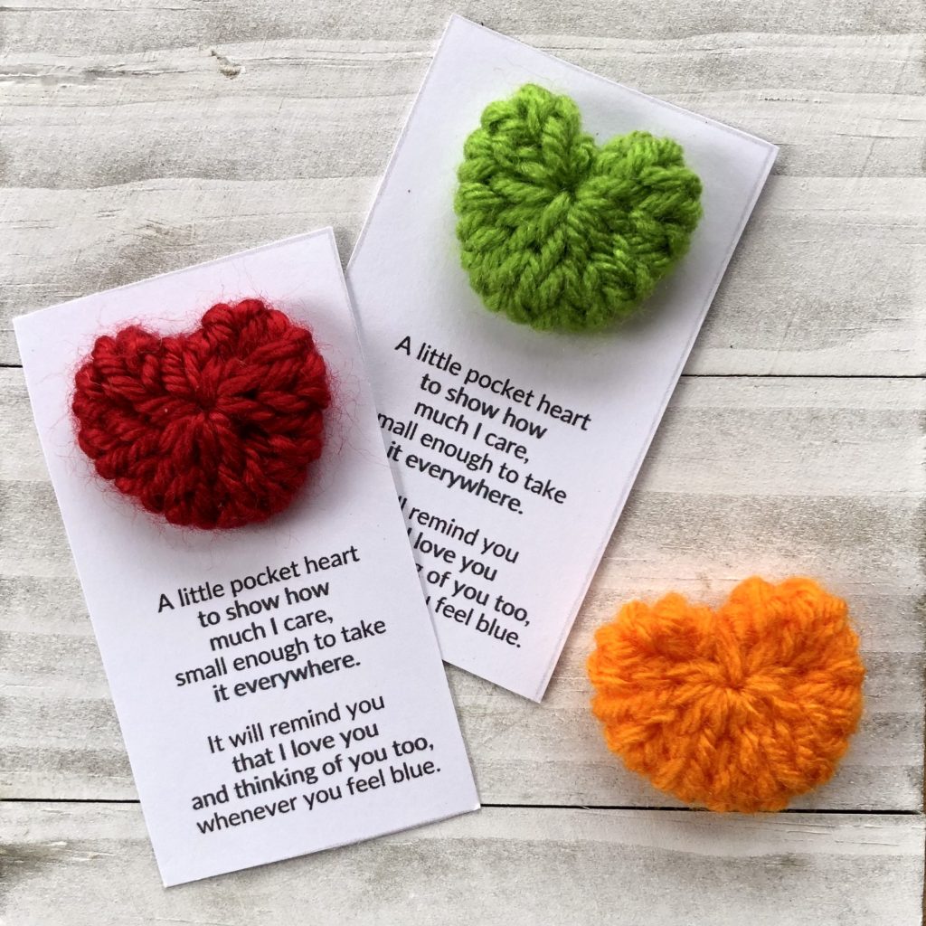 Loom Knit Pocket Heart with Poem Card Red and Green - LoomaHat.com