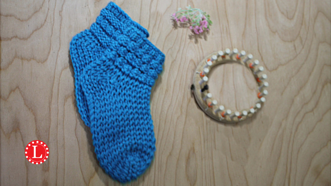 loom knit socks with purl bubbles copyright loomahat